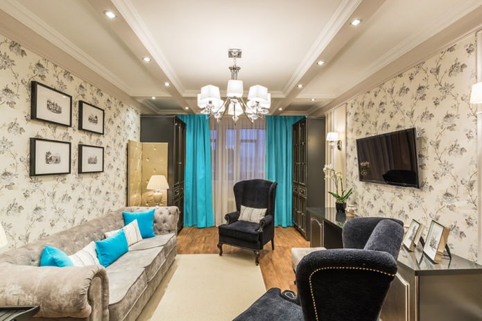Diseño de habitación marrón con cortinas turquesa