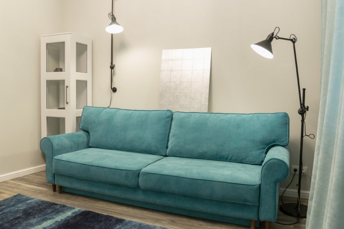 Sofá turquesa recto en el interior