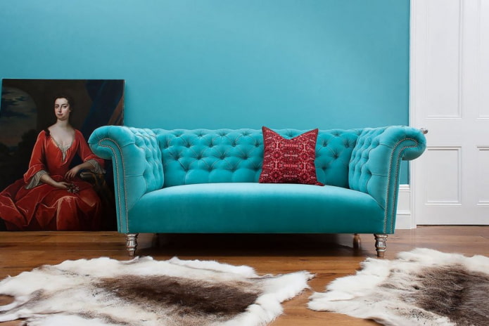 Sofá Chesterfield turquesa en el interior