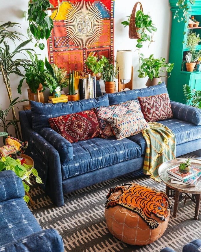 sofá de colores en el interior