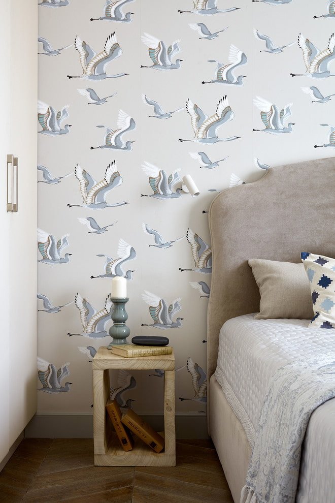 Papel pintado con pájaros en el interior