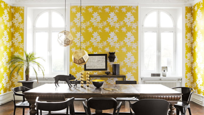 papel pintado de papel amarillo en el interior