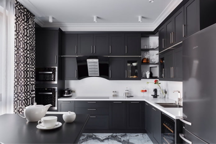 juego de cocina negro en el interior