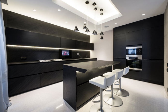 cocina negra de estilo tecnológico