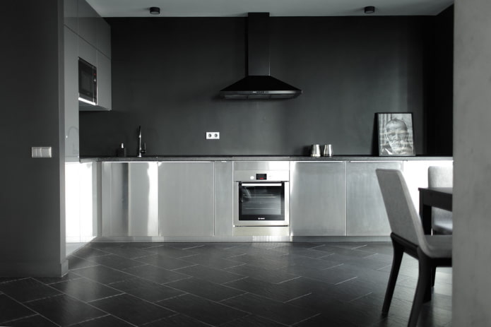 Interior de cocina en tonos grises y negros