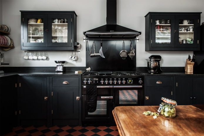 juego de cocina negro en el interior