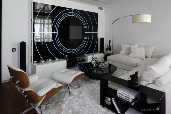 Iluminación y decoración en el salón en tonos blanco y negro