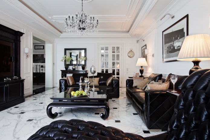 salón en tonos blanco y negro en estilo neoclásico