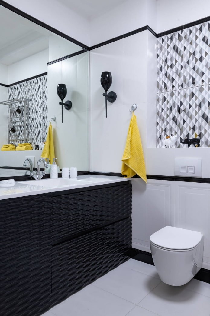 Acentos brillantes en el baño
