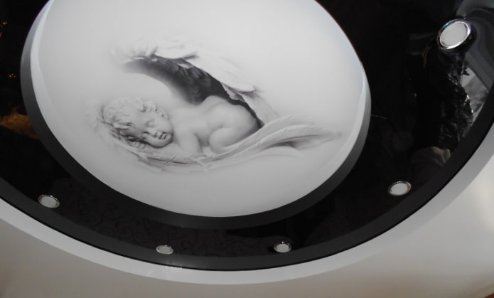 Impresión de fotos con la imagen de un ángel en el techo