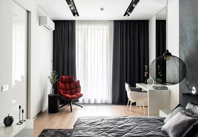 Cortinas opacas negras en el dormitorio