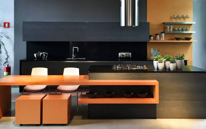 Juego de cocina negro con encimera naranja