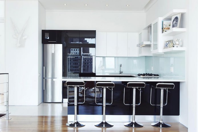 Conjunto de cocina en blanco y negro con barra
