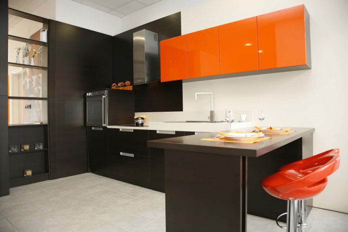 Juego de cocina negro y naranja con barra