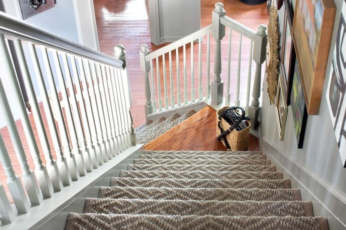 alfombra de pasillo en escaleras