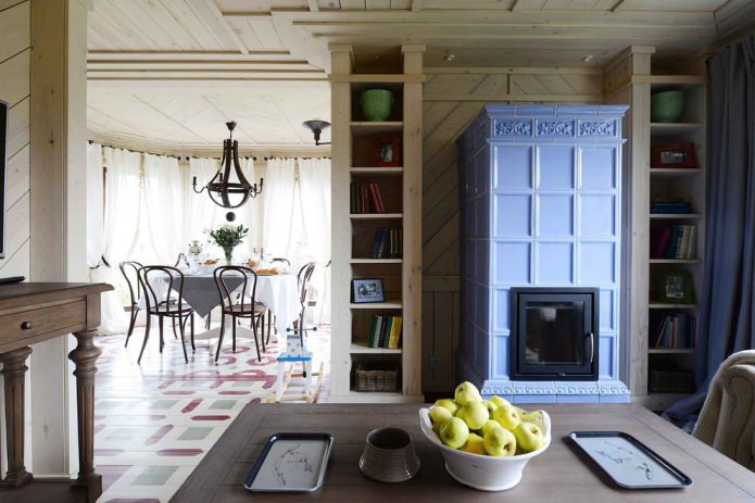 estufa en el interior de una casa de campo