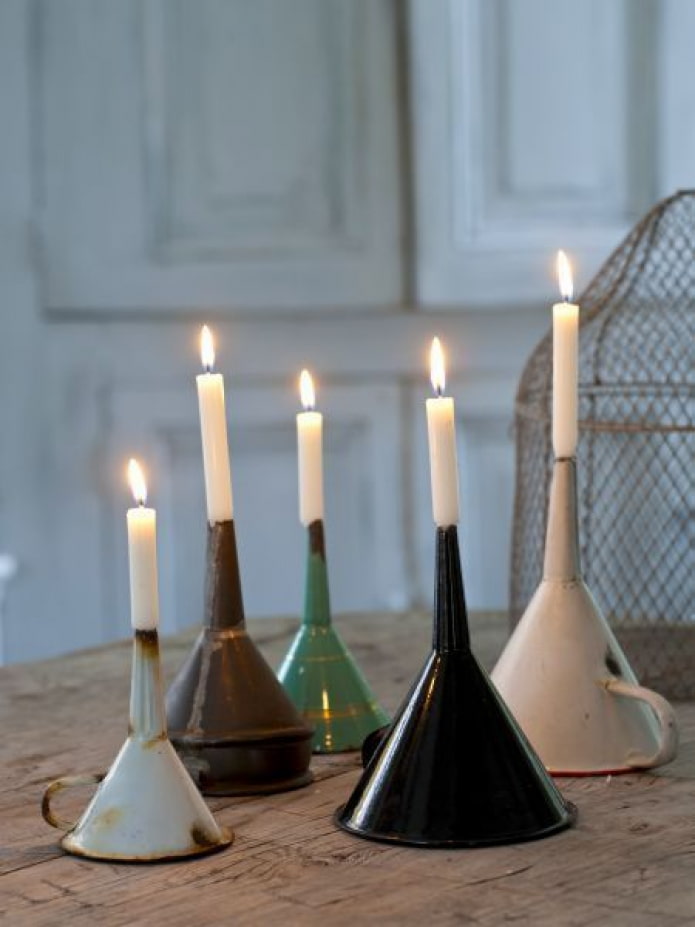 Candelabros en forma de embudo