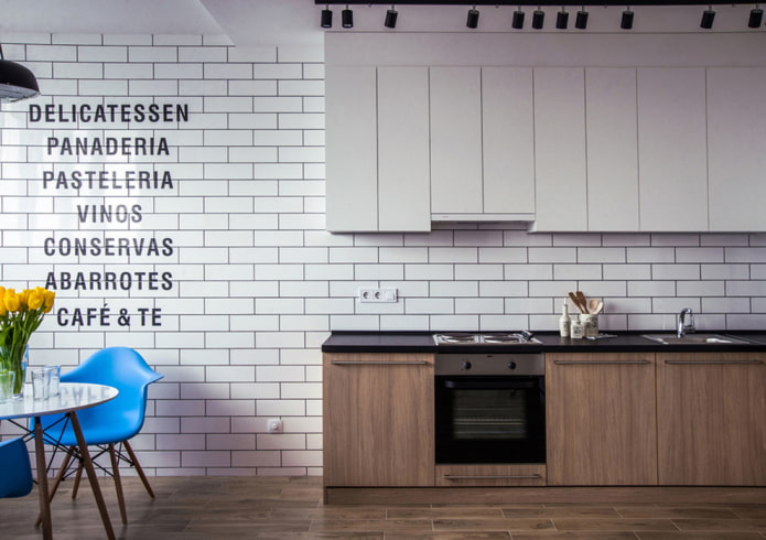 inscripciones en la pared del interior de la cocina
