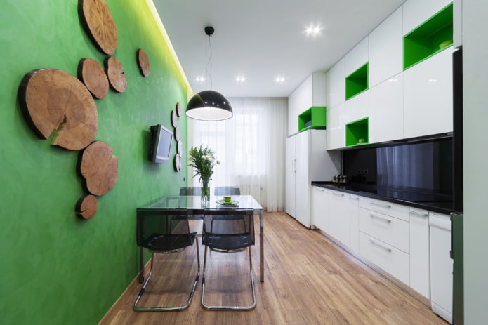Decoración de pared de acento en el interior de la cocina
