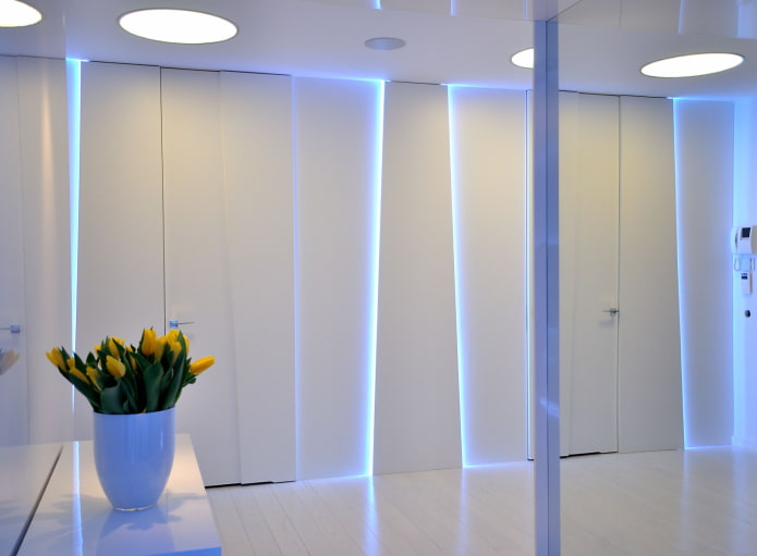 iluminación en las paredes del interior