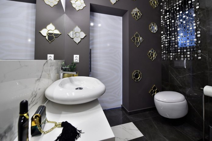 pared oscura en el baño