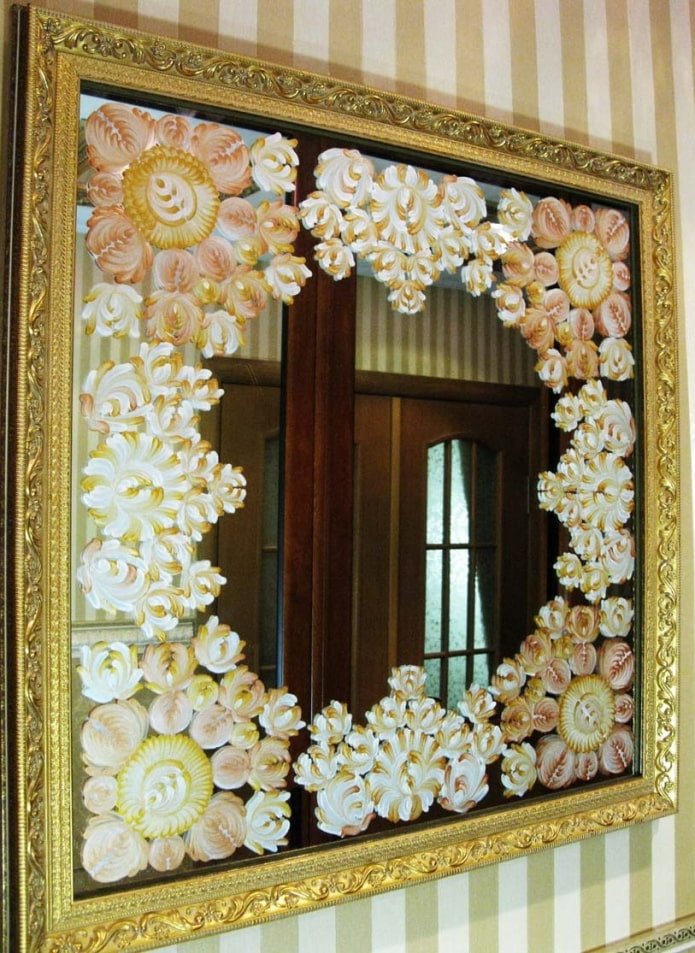 espejo decorado con pintura