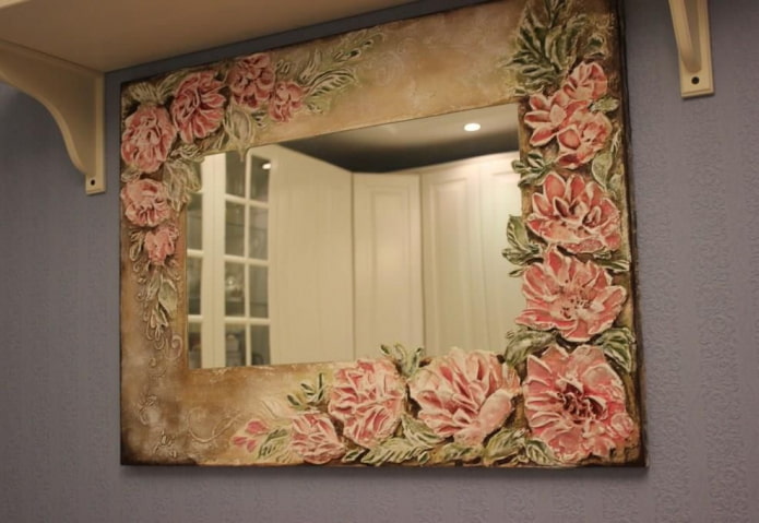 espejo decorado con escayola