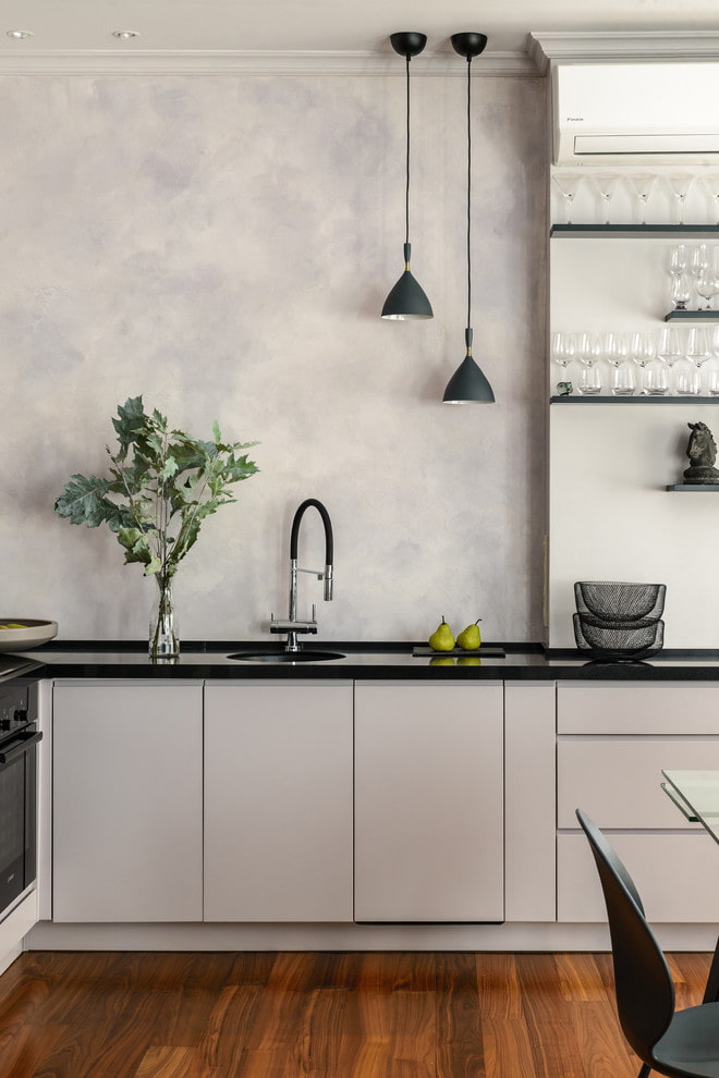 yeso gris en el interior de la cocina