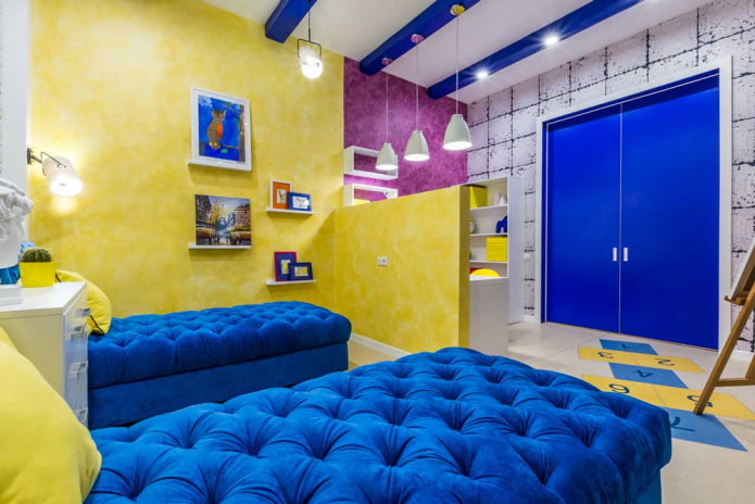 yeso amarillo en el interior de una habitación infantil
