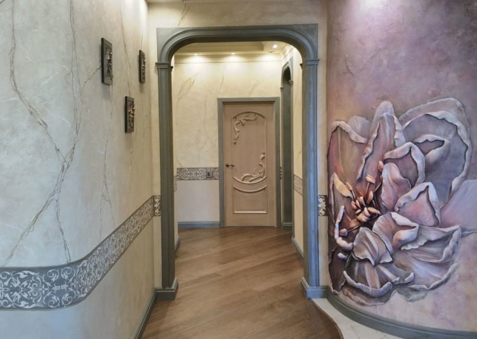 yeso artístico en el interior del pasillo