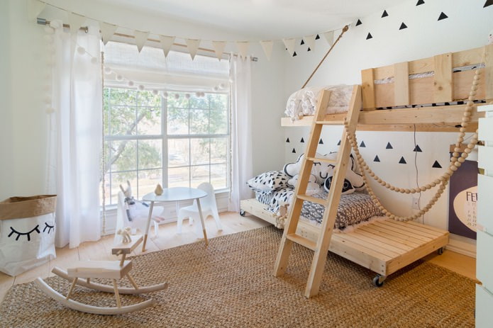 Madera clara en la habitación infantil