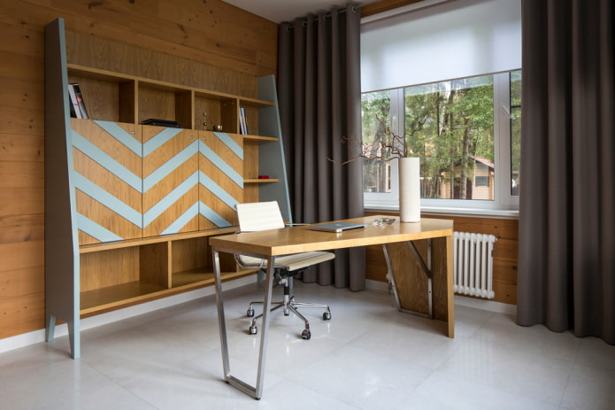 escritorio de computadora de madera en el interior