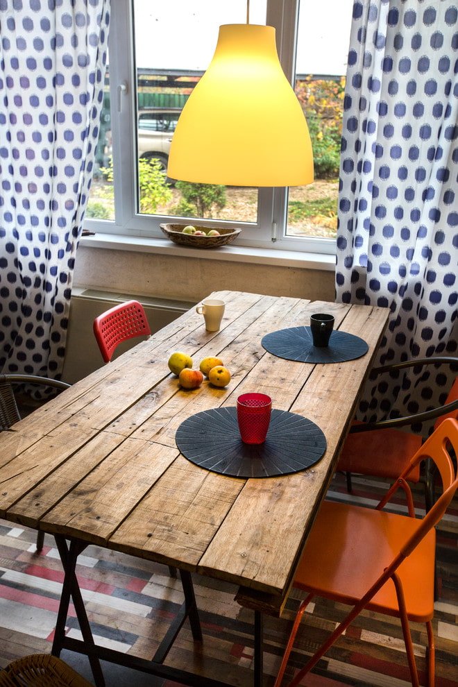 Mesa de tablero en el interior