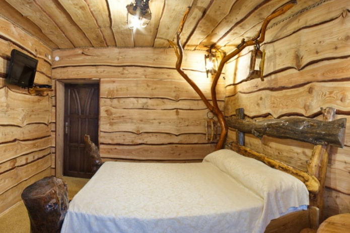Techo de cortes de madera en el dormitorio