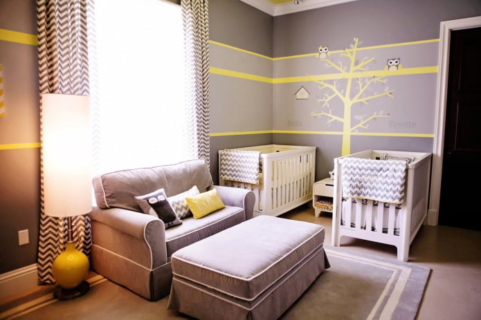 Habitación infantil gris y amarilla para gemelos