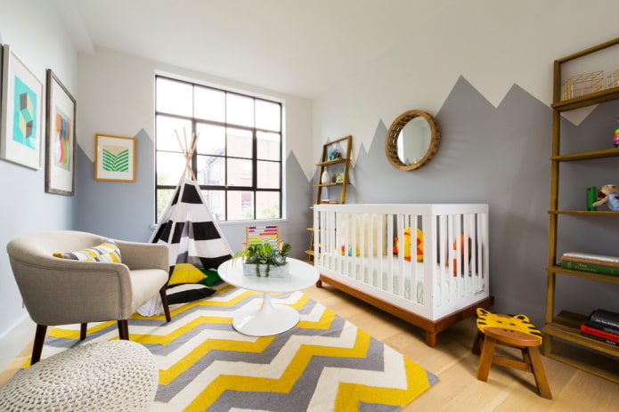 Decoración y textiles en el interior de una habitación infantil