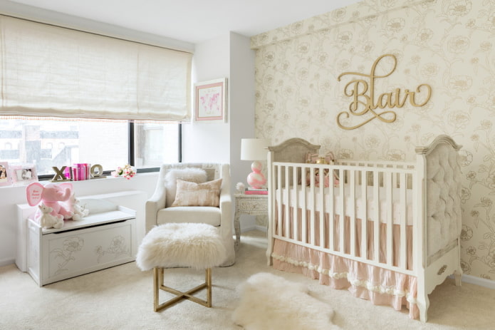 decoración y textiles en el interior de la habitación infantil para el bebé