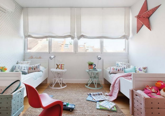 dormitorio para niños de diferentes sexos de la misma edad
