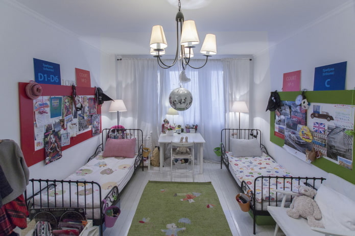 Iluminación en el interior del dormitorio para niños de diferentes sexos
