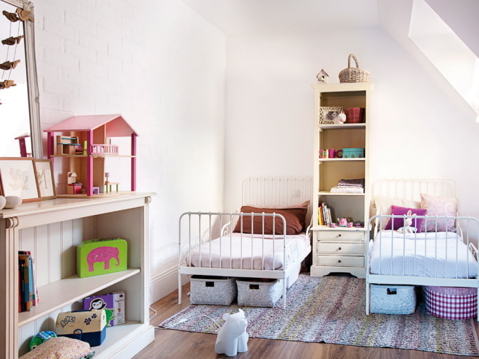 Almacenamiento de cosas en el interior del dormitorio para niños de diferentes sexos