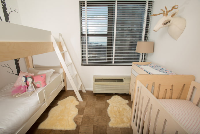 Diseño de dormitorio para tres niños de diferentes edades