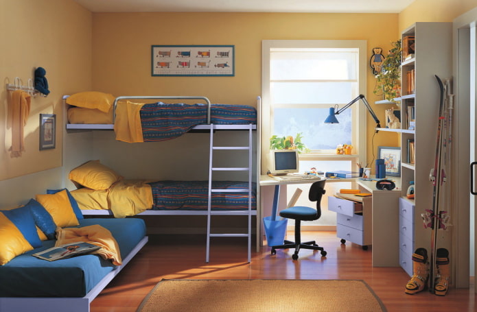 Diseño de dormitorio para tres niños de diferentes edades