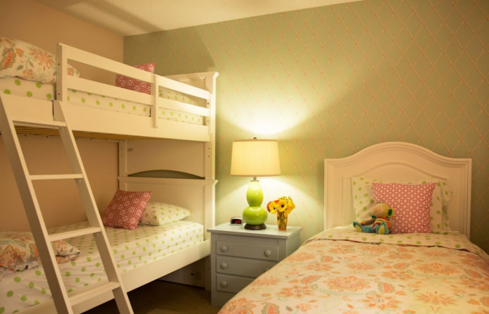 Iluminación en un dormitorio para tres niños