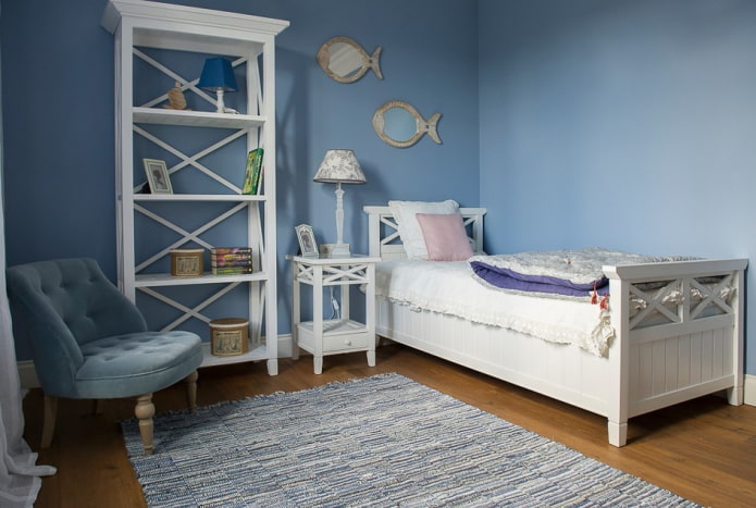 Interior de una habitación infantil de estilo marinero