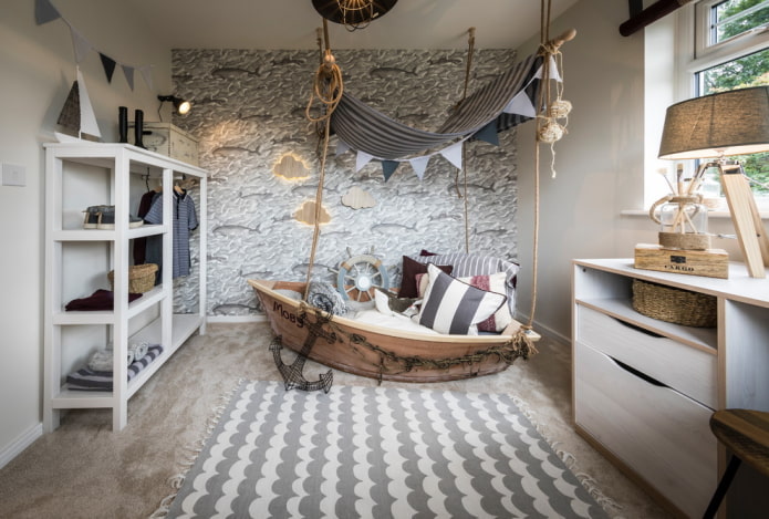 muebles en el interior de la habitación infantil en estilo marinero