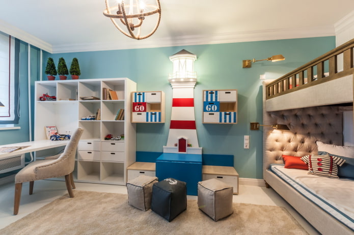 decoración y textiles en el interior de una habitación infantil en estilo marinero