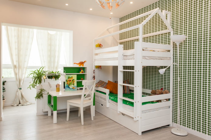 litera blanca en la habitación de un niño