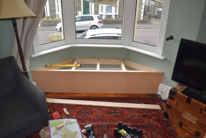 DIY sofá alféizar de la ventana