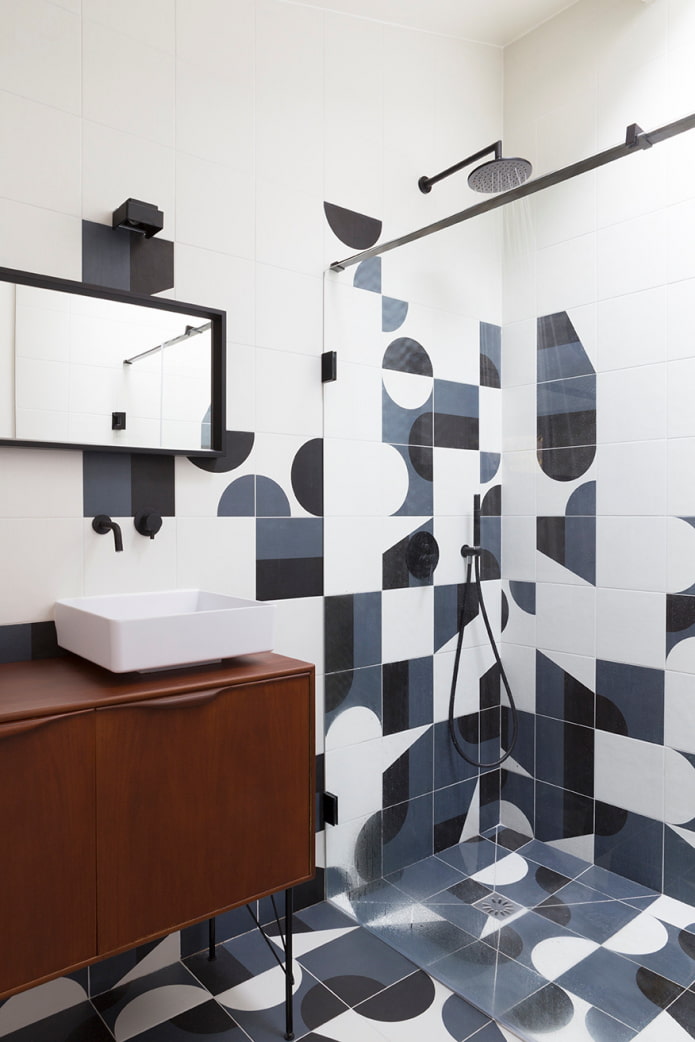 Transición de azulejos a la pared de la ducha