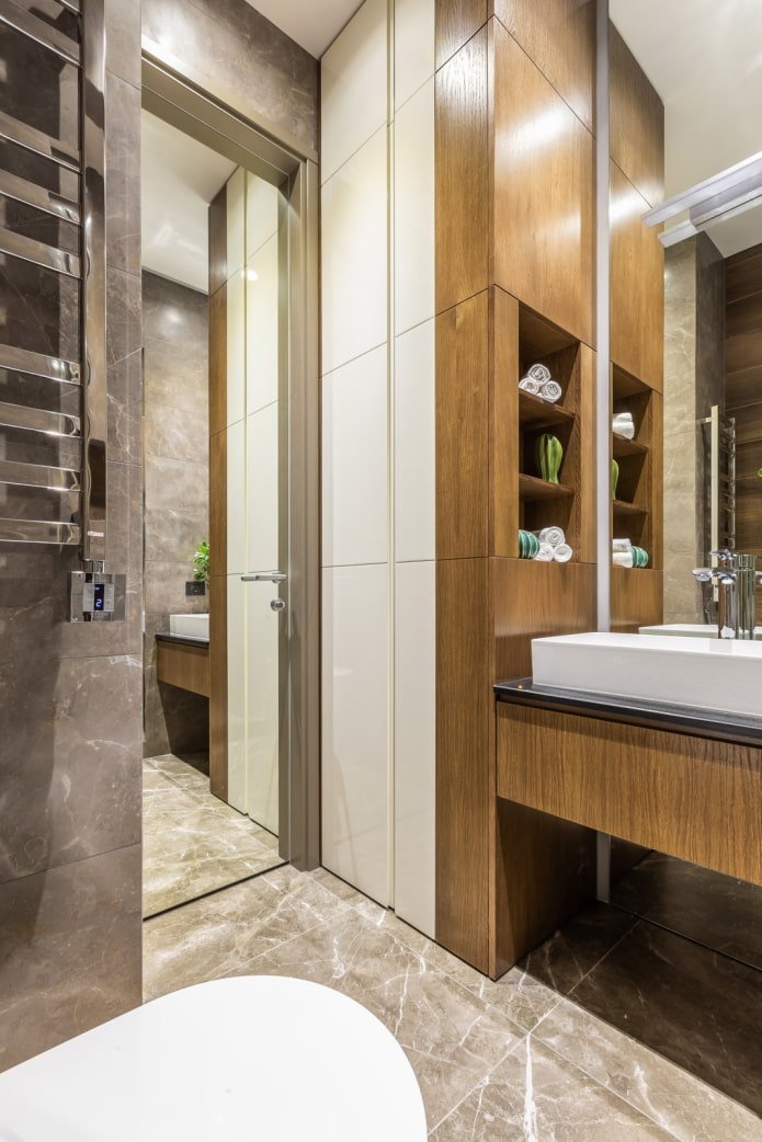 Armario alto en el baño